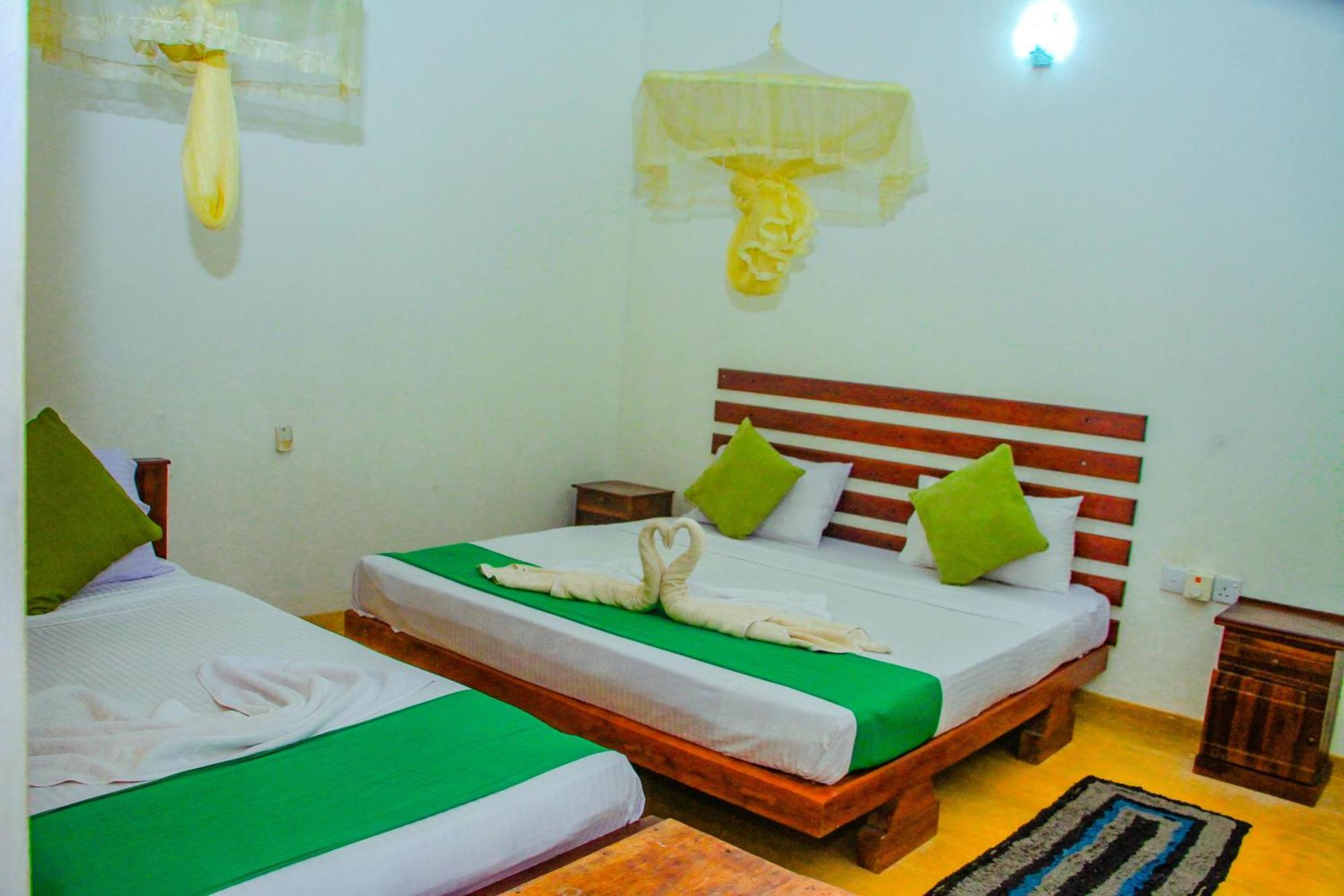 Bed and Breakfast Banana Rest Сігірія Екстер'єр фото