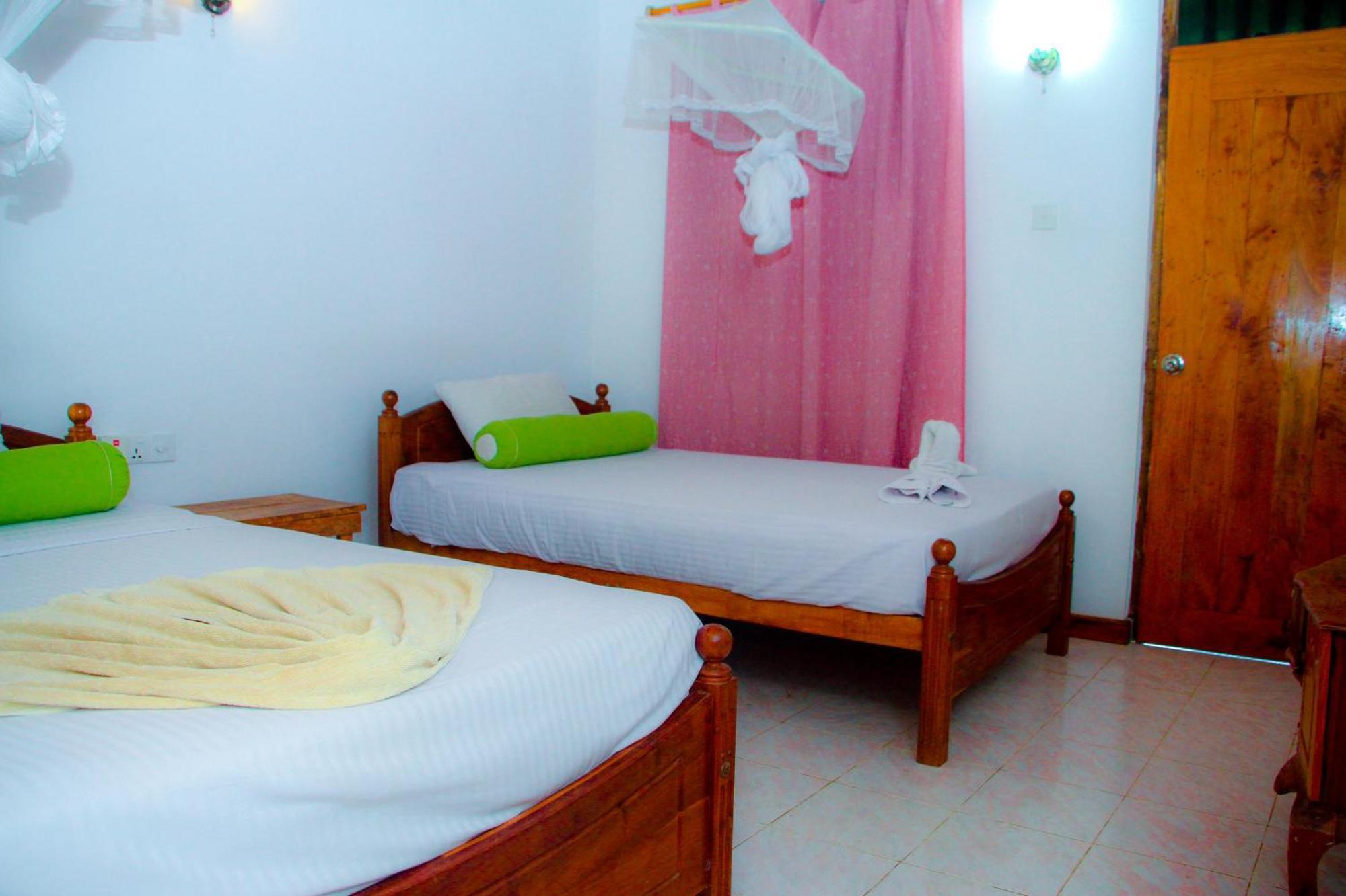 Bed and Breakfast Banana Rest Сігірія Екстер'єр фото