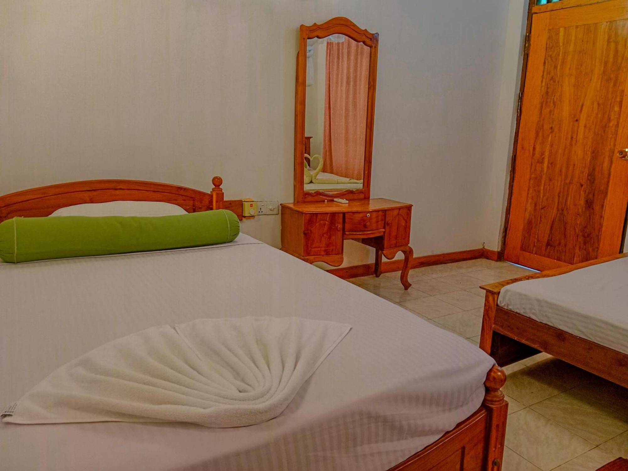 Bed and Breakfast Banana Rest Сігірія Екстер'єр фото