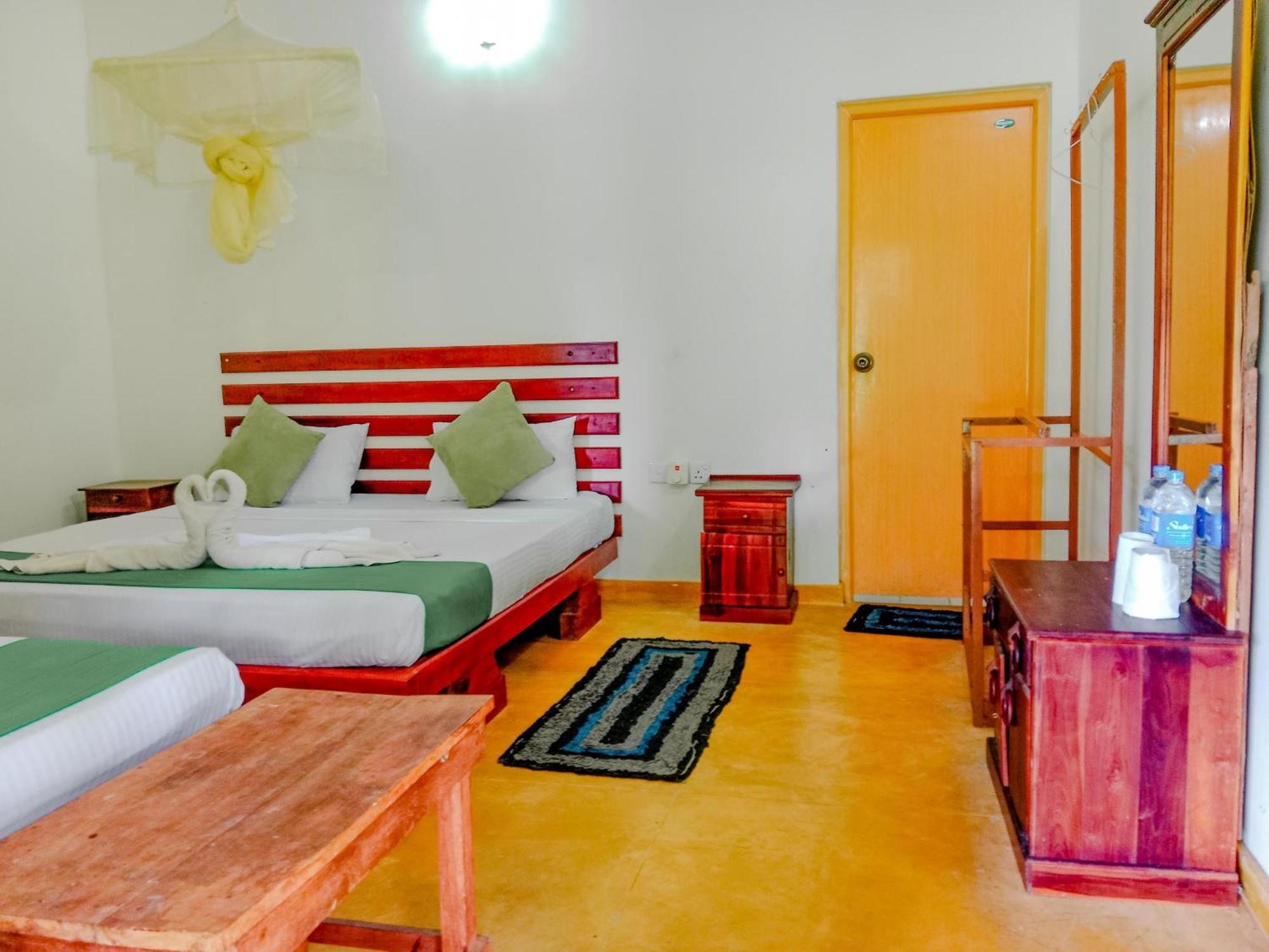 Bed and Breakfast Banana Rest Сігірія Екстер'єр фото